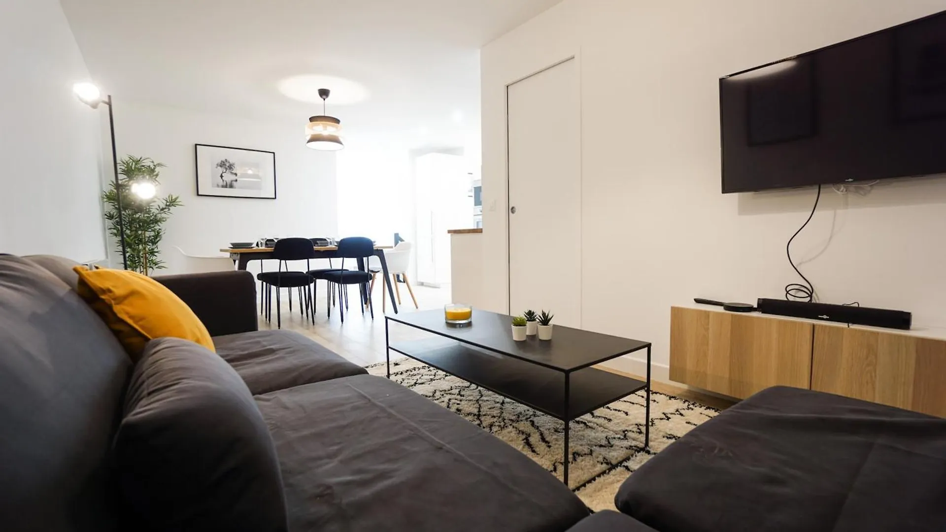 Spacious Apartment Near The Champs De Mars Paris 0*,  France
